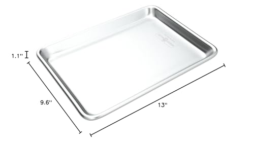 Nordic Ware Naturals® Quarter Sheet with Oven-Safe Nonstick Grid